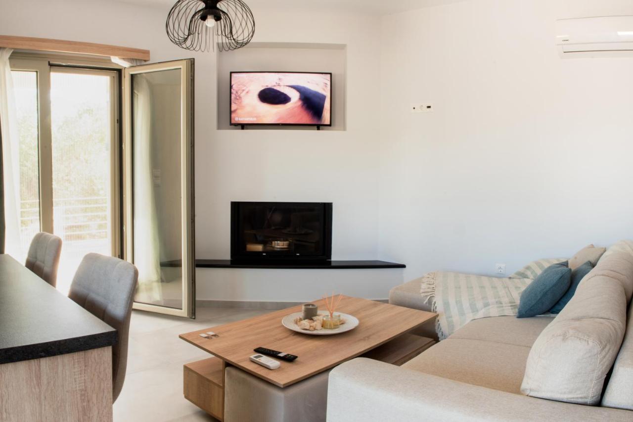 Alonakia Home Suites フィリアトラ エクステリア 写真